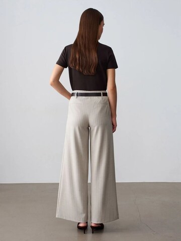 Dilvin Wide leg Pants in Beige