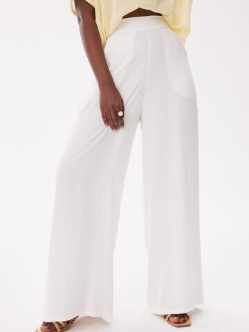 Blue Shadow Wide leg Pants in Beige: front
