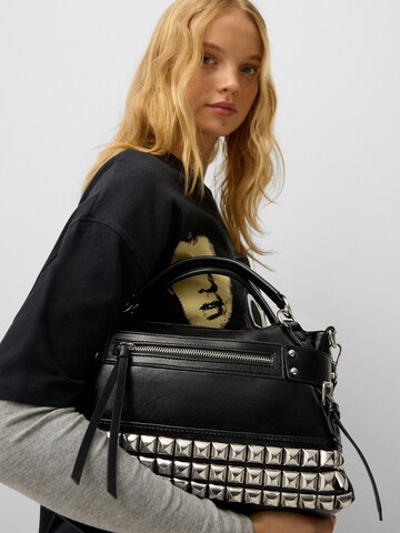 Bershka Handtasche in Schwarz