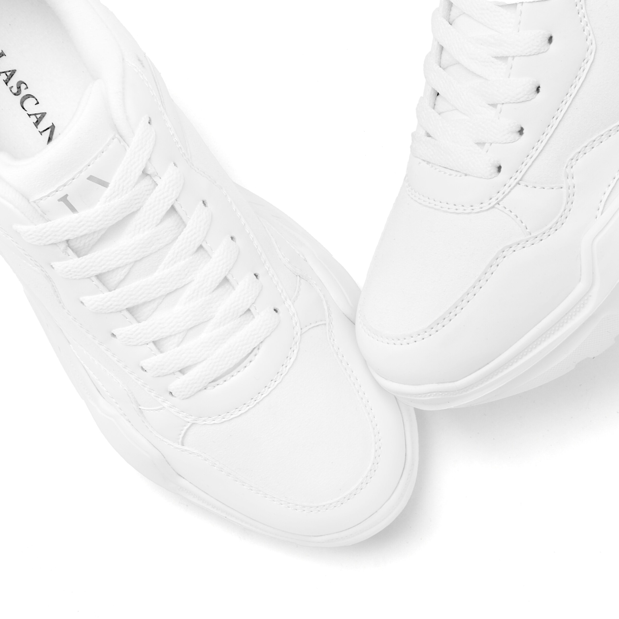 LASCANA Sneakers in White