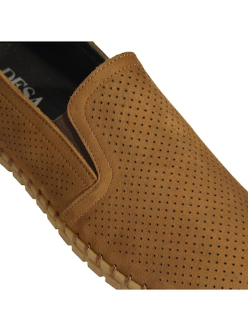 Desa - Zapatillas 'Slip-Ons' en marrón