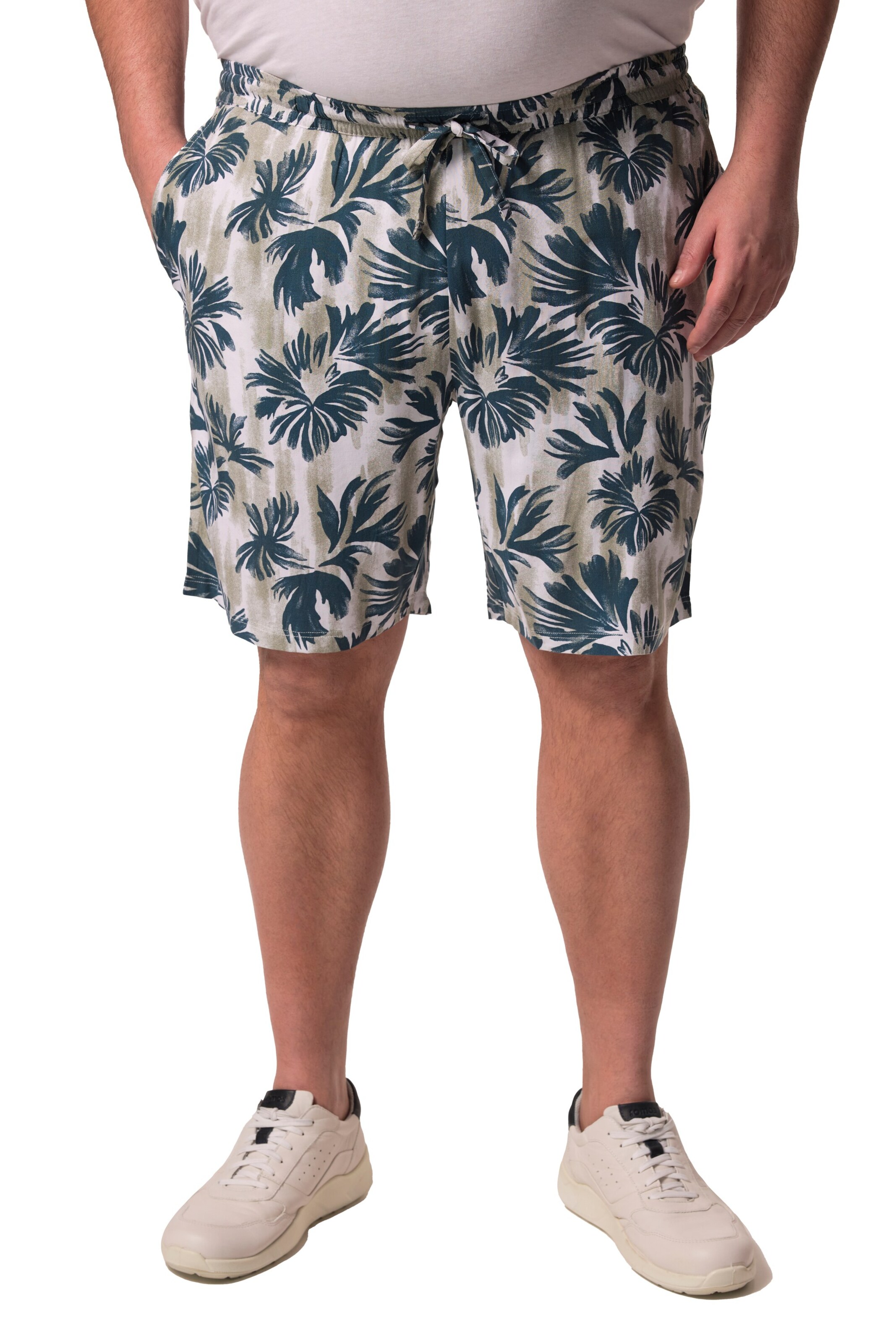 Men Plus Regular Shorts in Grün: Vorderseite