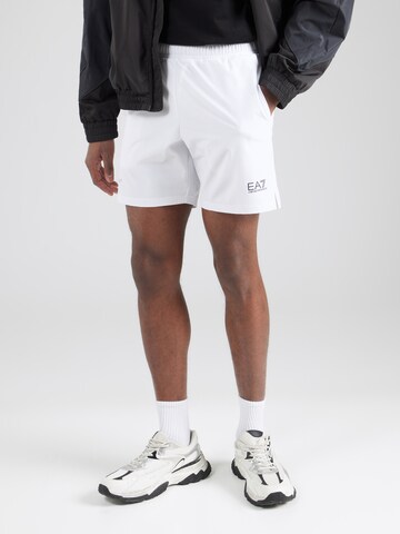 regular Pantaloni sportivi di EA7 Emporio Armani in bianco: frontale