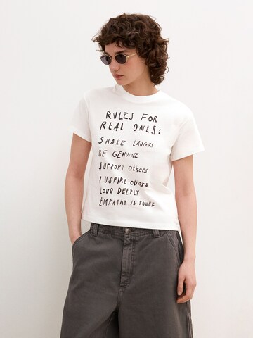 Bershka T-Shirt in Weiß: Vorderseite