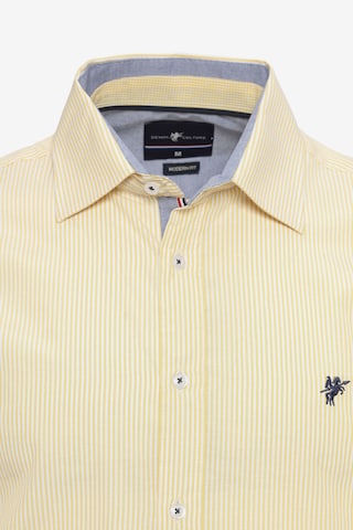 DENIM CULTURE - Ajuste regular Camisa 'DEXTER' en amarillo