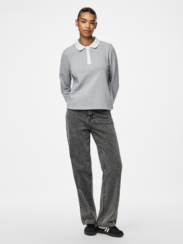 PIECES Sweatshirt 'TINORI' in Grey