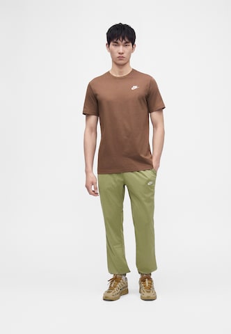 Regular fit Maglietta 'Club' di Nike Sportswear in marrone