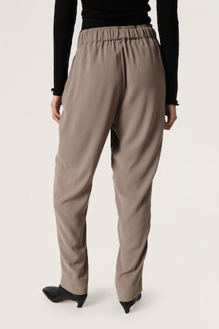 SOAKED IN LUXURY Tapered Trousers 'Shirley' in Beige