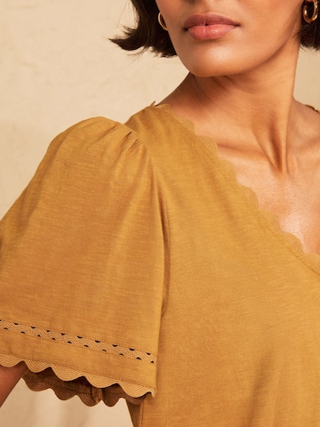Tricou de la love & roses pe galben