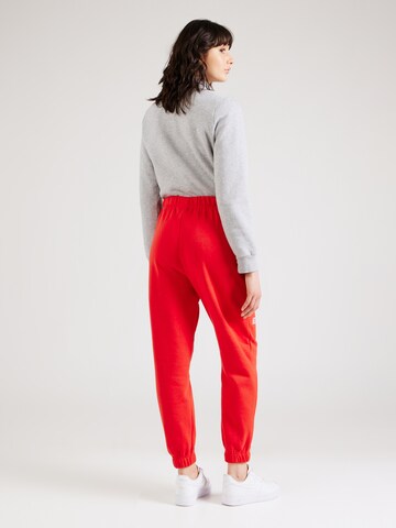 Effilé Pantalon 'PCSASIE' PIECES en rouge