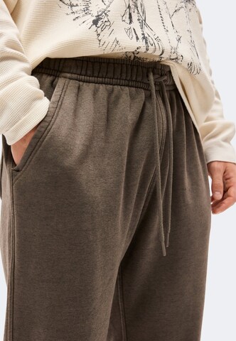 Abercrombie & Fitch Tapered Broek 'CHOCOLATE CHIP' in Bruin