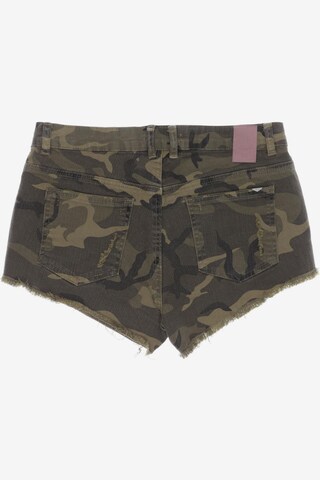 Bershka Shorts L in Grün