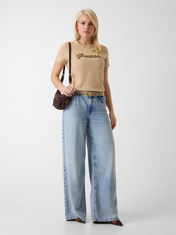 GUESS T-Shirt in Beige