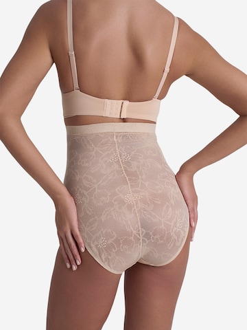 Slip scultant 'Lacy High Waist Shaping Brief' Bye Bra en beige