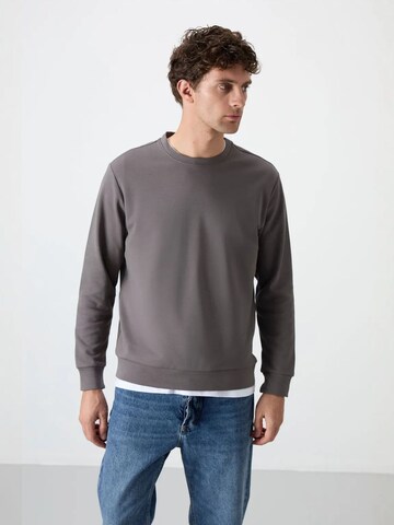 Tommy Life Sweatshirt in Grey