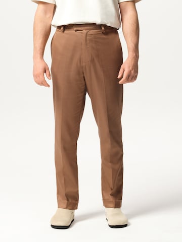 ABOUT YOU x Jaime Lorente Regular Trousers with creases 'Rico' in Brown: front