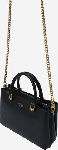 GUESS Handtasche 'Masie' in Schwarz