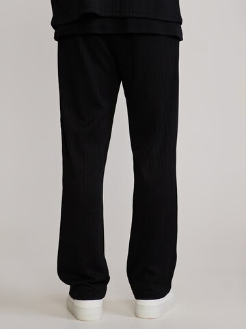 SikSilk Regular Sports trousers in Black