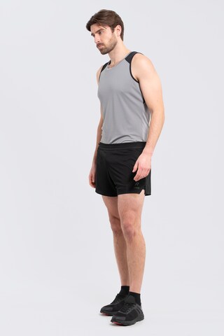 Regular Pantalon de sport 'Maula' Rukka en noir