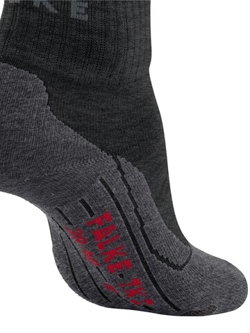 FALKE Sportsocken 'TK2 Explore Short'‌‌‌‌‌‌‌‌‌ in Grau