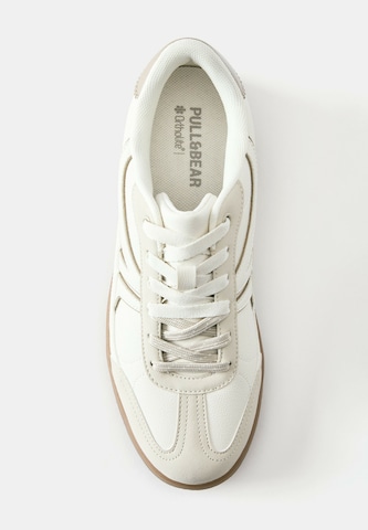Sneaker low de la Pull&Bear pe maro