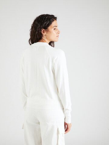 Pull-over 'NUSILA' NÜMPH en blanc