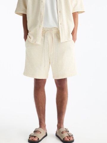 Pull&Bear Regular Broek in Beige: voorkant