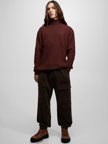 Pull&Bear Tapered Cargo trousers in Brown: front