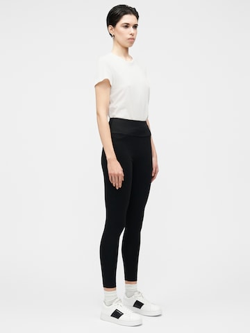 Skinny Pantalon de sport EA7 Emporio Armani en noir