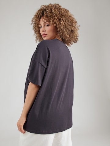 Maglietta 'NMIDA' di Noisy May Curve in grigio