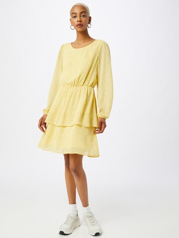 Robe 'Linoa Rikkelie' MSCH COPENHAGEN en jaune