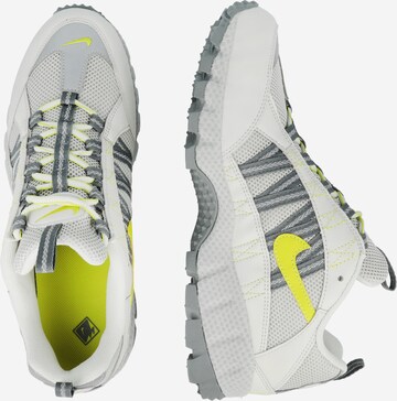 Nike Sportswear - Sapatilhas baixas 'Air Humara' em branco