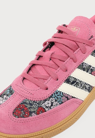 ADIDAS ORIGINALS Tenisky 'Adidas x Liberty Handball Spezial' - Červená