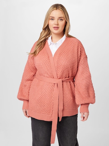 Cardigan EVOKED en rose : devant