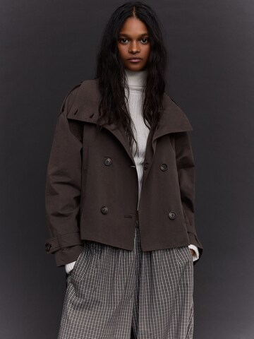 Bershka Jacke in Braun