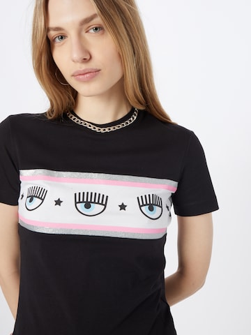 Tricou de la Chiara Ferragni pe negru