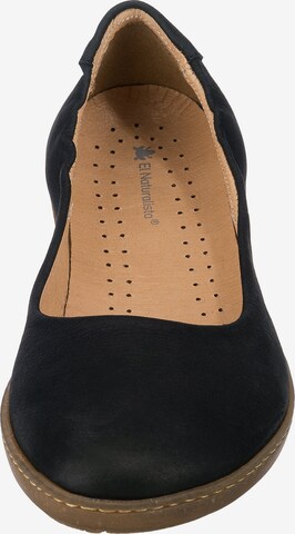 EL NATURALISTA Ballet Flats in Black