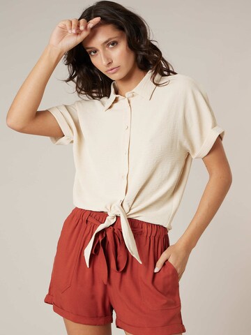 Chemisier 'DABBY' Deeluxe en beige : devant