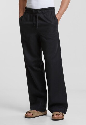 Urban Classics Loose fit Pants in Black: front