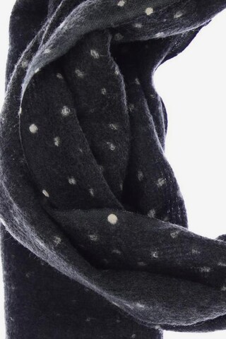 Closed Scarf & Wrap in One size in Grey