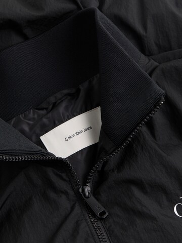Calvin Klein Jeans Φθινοπωρινό και ανοιξιάτικο μπουφάν σε μαύρο