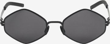 Estro Sunglasses '33230' in Black: front