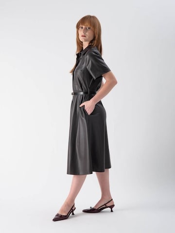 Abito 'Faux Leather Midi' di MND in marrone