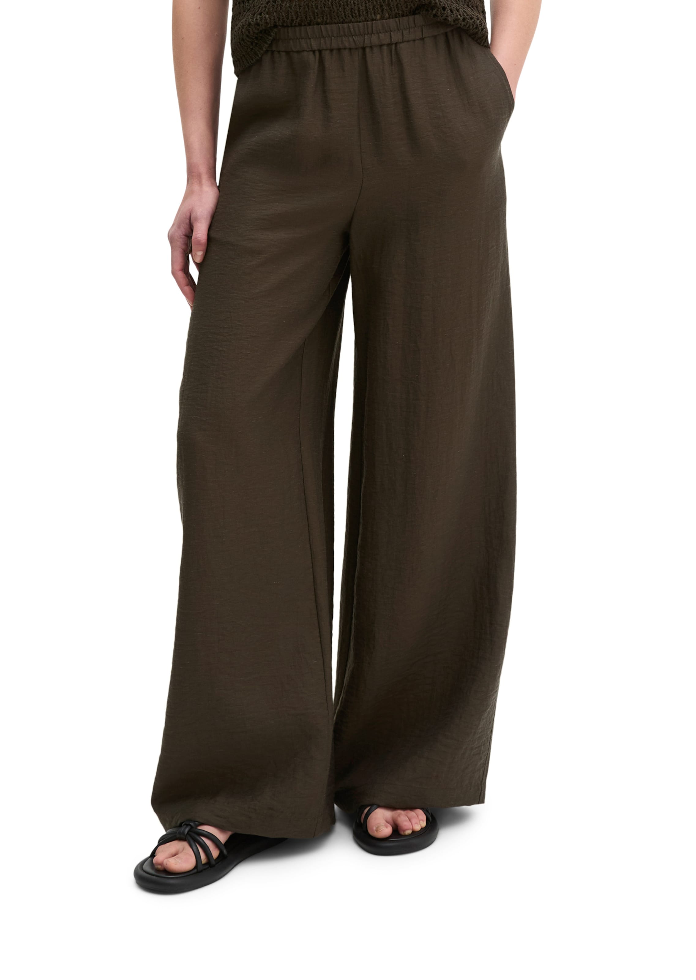 Marc O'Polo Loose fit Trousers in Brown: front