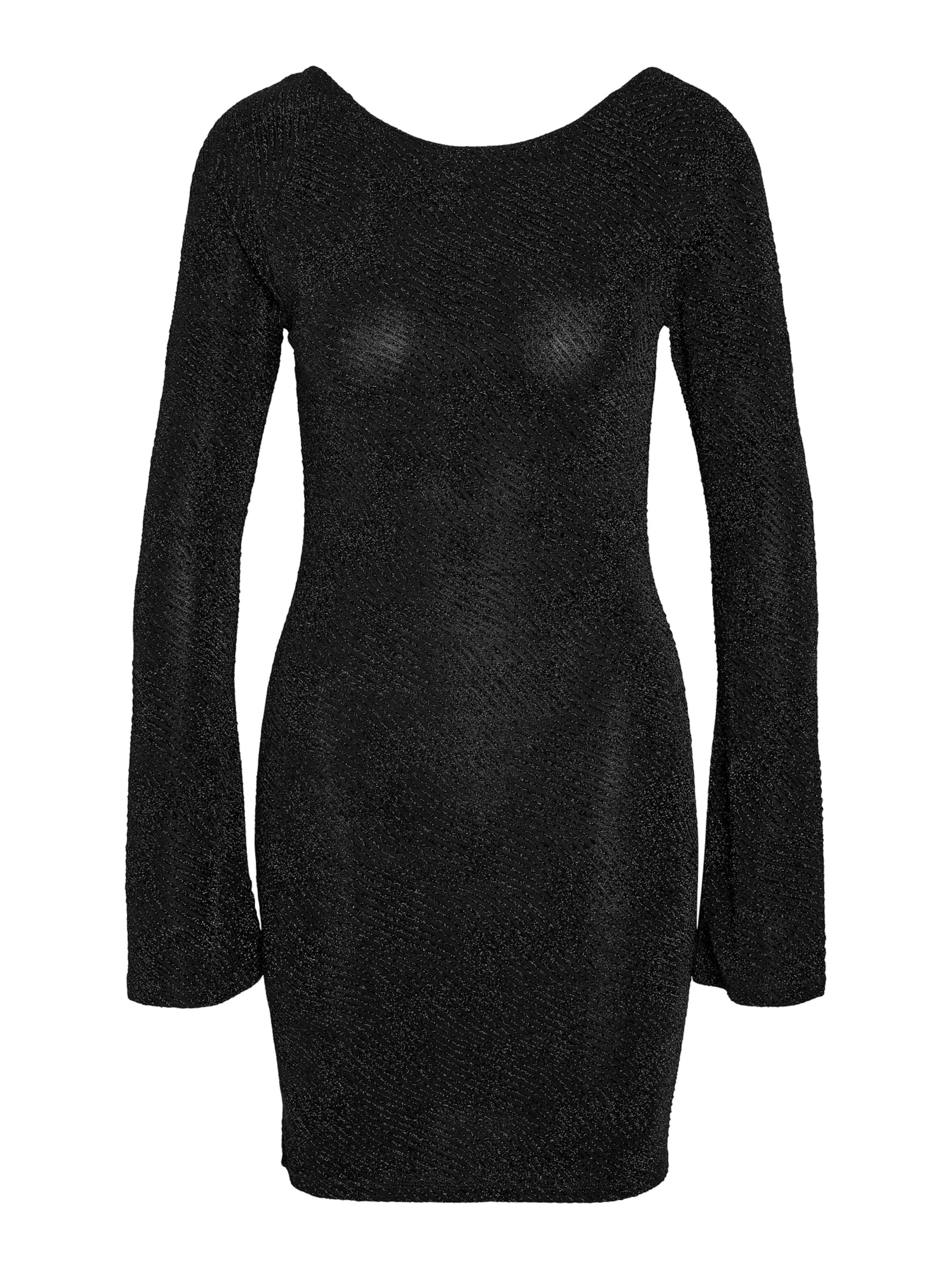 Noisy may Dress 'NMGILLY' in Black