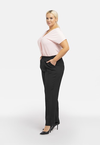 Karko Regular Pantalon 'ANSELMA' in Zwart