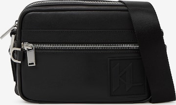 Karl Lagerfeld Olkalaukku ' Kameratasche mit Monogramm-Aufnäher ' värissä musta: etupuoli