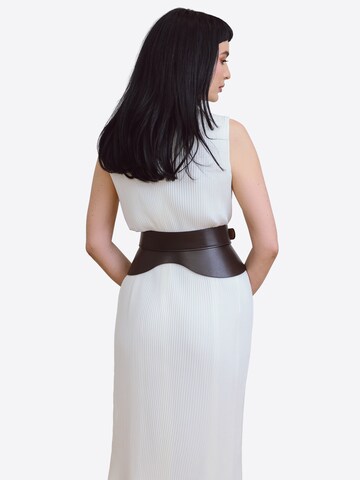 Haute Cuir - Cinturón 'Crescent Peplum Belt' en marrón
