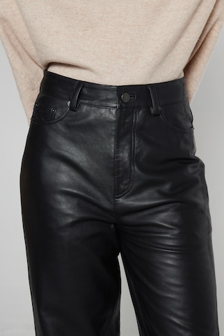 Aligne Lużny krój Spodnie w kolorze czarny