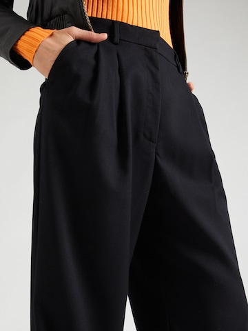 Monki - Perna larga Calças com pregas em preto